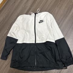 Nike フード付きウィンドブレーカー Lサイズ ブラック/グレー Nike フード付きウィンドブレーカー ブラック - メルカリ
