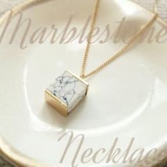 即日発送可 大理石風 ストーン クリスタル ネックレス レディースのサムネイル