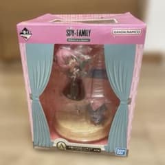 スパイファミリー　一番くじ　Ａ賞　小物入れ付きフィギュアのサムネイル