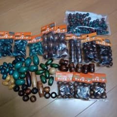 ウッドビーズ　緑＋茶＋おまけのサムネイル