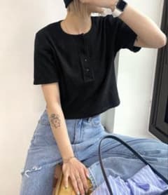 WHO'S WHO gallery ヘンリーネック Tシャツ ブラックのサムネイル
