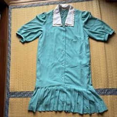 伊太利屋 半袖 ひざ丈ワンピース グリーンのサムネイル