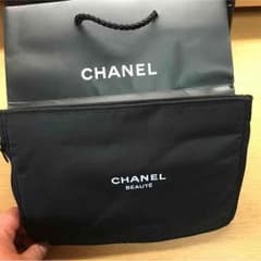 新品☆彡値下げしました！シャネルポーチのサムネイル