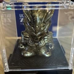 限定指人形 ウルトラマンゼロ15thアニバーサリーゴールドver. ケース付きのサムネイル