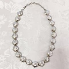 銀色ネックレスのサムネイル