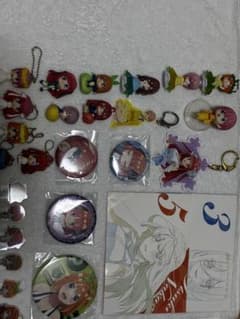 値下げ可能！五等分の花嫁 グッズセット アクリルスタンド 缶バッジのサムネイル