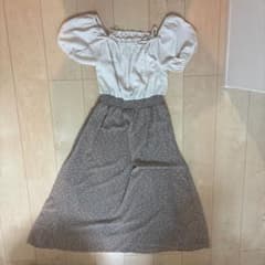 ワンピース　夏　パフスリーブ 小花柄のサムネイル