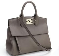 大幅値下げ】FERRAGAMO ハンドバッグ 21H159 718294 - メルカリ