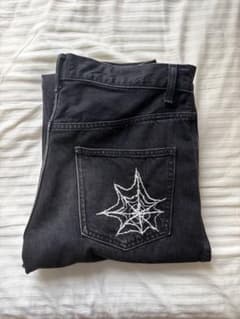 ブラックデニム クモの巣刺繍入り パンツのサムネイル