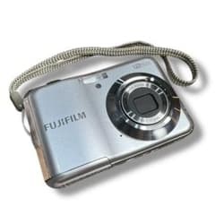 【C82】FUJIFILM FinePix AV100 単3電池駆動 C82】FUJIFILM FinePix AV100 単3電池駆動 - メルカリ