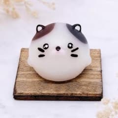 癒やしの置物✨ ころんと可愛い 三毛猫の小さなオブジェ インテリア ギフトのサムネイル