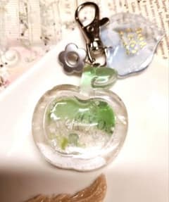 レジン りんご キーホルダーのサムネイル