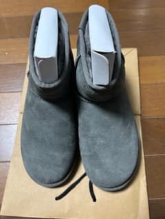 UGG グレー スエード ムートンブーツのサムネイル