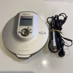 SONY CD WALKMAN D-NE900 (with earphones)