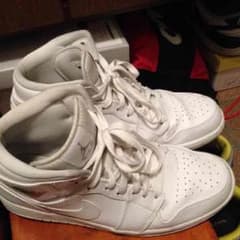 水羽さま専用！AIR JORDAN1 midのサムネイル