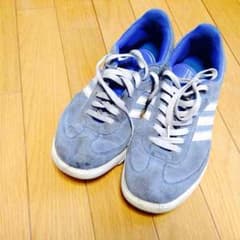 アディダスオリジナルスのスニーカーのサムネイル