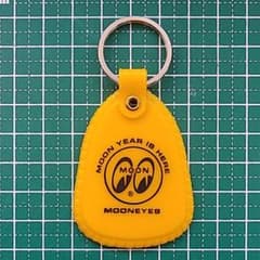 MOONEYES シューホーン キーリング 黄色 1個のサムネイル