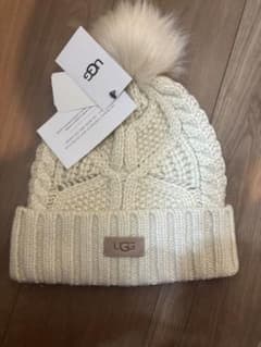 UGG ポンポン付きニット帽 アイボリー - メルカリ