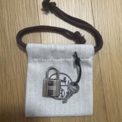 HERMES エルメス カデナ パドロック 鍵 117番 保存袋付き - メルカリ