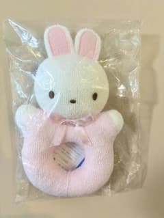 【新品未使用】familiar ウサギ ピンク ラトルのサムネイル