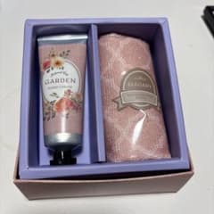 箱入りハンドクリーム&タオルのサムネイル