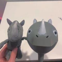 サイ　ぬいぐるみマスコット　チュッパチャップス　メントス　置物　スティックのサムネイル