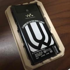 《新屋さん。様専用》WALKMAN NW-F885 UVERworldモデルのサムネイル