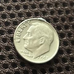 (エラー品) アメリカ10セント硬貨1967年 カドカケ・ミントマーク無し エラー品) アメリカ10セント硬貨1967年 カドカケ・ミントマーク無し