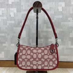新品未使用　Coach スウィンガー20 ジャガード レッド 赤 シグネチャー 未使用級 Coach スウィンガー20 ジャガード レッド 赤 シグネチャー