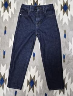 UNIQLO　ダークブルー　　　　　　テーパードデニム