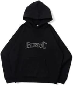 BlessÜ ロゴ入り 黒パーカーのサムネイル