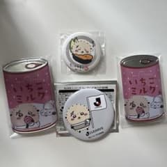ちいかわ いちごミルク くら寿司　缶バッジ ラッコ 4個セットのサムネイル