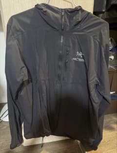 【美品】ARC'TERYX ブラック フーディー S/Pのサムネイル