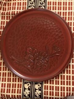 鎌倉彫 盆 丸盆 菊彫り 漆器　未使用のサムネイル