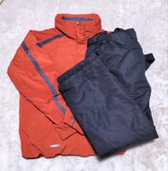 DESCENTE デザント 赤 スキージャケット SPALDING 黒ズボン付きのサムネイル