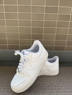 NIKE AIR FORCE 1 07 ホワイト 24.5cmのサムネイル