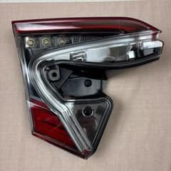39 トヨタ C-HR 前期 純正 テールランプ 左 KOITO 10-105 39 トヨタ C-HR 前期 純正 テールランプ 左 KOITO 10-105 - メルカリ