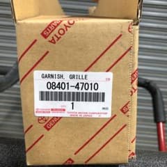 プリウス (ZVW50)トヨタ純正フロントバンパーグリルガーニッシュのサムネイル