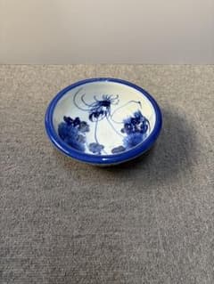 古伊万里 青い花柄の陶器ボウル - メルカリ