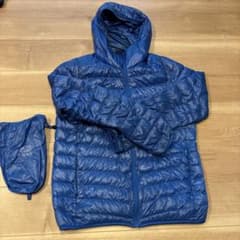 UNIQLO ウルトラライトダウン フーデットジャケット ブルーメンズLサイズのサムネイル