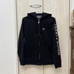 TOMMY HILFIGER 袖ロゴ ジップパーカー ブラックのサムネイル