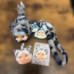 POP MART CRYBABY ぬいぐるみ マスコットのサムネイル