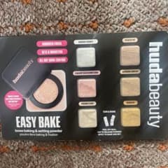 huda beauty EASY BAKE ルースパウダーセットのサムネイル