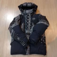 FCRB バンダナ柄 ダウンジャケット ペイズリー 黒 - メルカリ