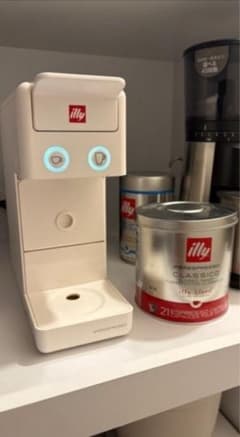 新品同様】カプセル式コーヒーマシン illy ホワイト Y3.3 - メルカリ