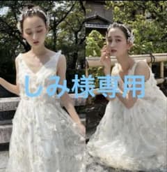 フラワー刺繍付きホワイトウェディングドレスのサムネイル