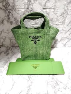 PRADA 箱付きラフィアノベルティトートバッグ - メルカリ