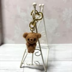 茶くまさん 羊毛フェルトストラップ♡ハンドメイド - メルカリ