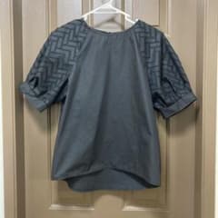 半袖ブラウス ブラック 袖刺繍デザインのサムネイル