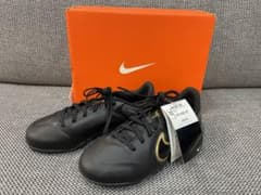 ジュニア レジェンド 9 アカデミー　NIKE ブラック　21.5cmのサムネイル